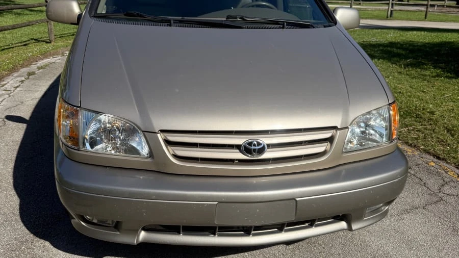 2002 Toyota Sienna 1st Gen - Image 4 of 16