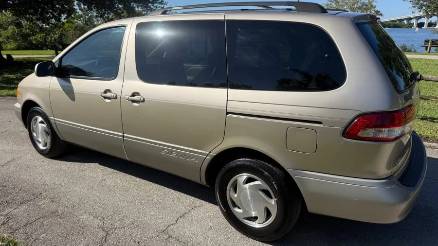 2002 Toyota Sienna 1st Gen - Image 7 of 16