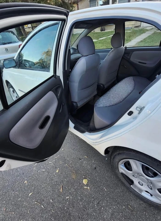2002 Toyota Echo - Image 10 of 12