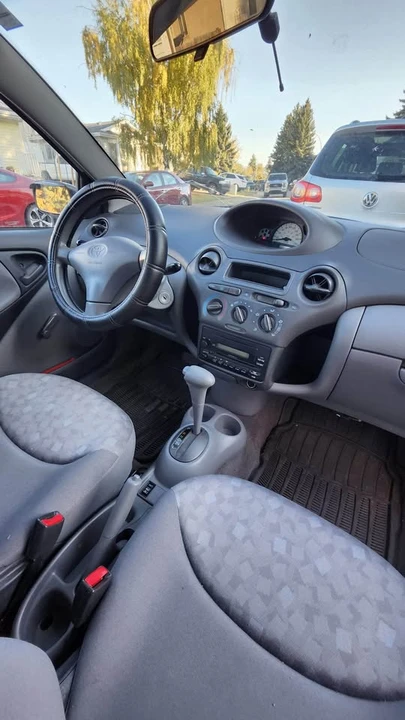 2002 Toyota Echo - Image 9 of 12