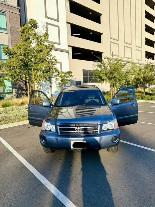 2002 Toyota Highlander - Image 3 of 11