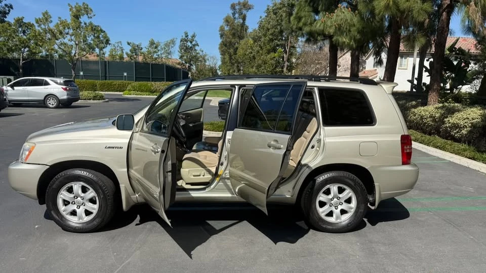 2002 Toyota Highlander - Image 2 of 18