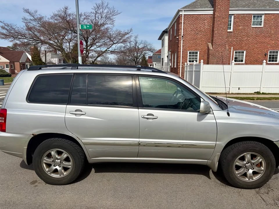 2002 Toyota Highlander - Image 2 of 11