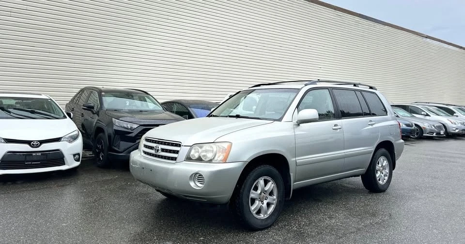 2002 Toyota Highlander - Image 2 of 13