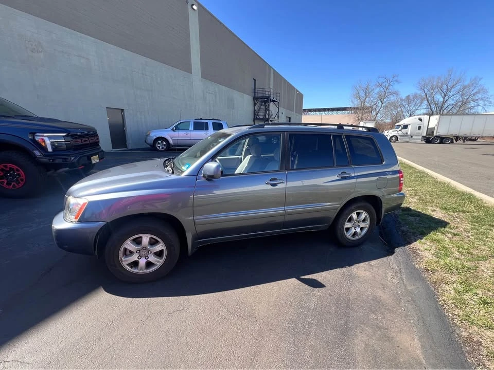 2002 Toyota Highlander - Image 2 of 12