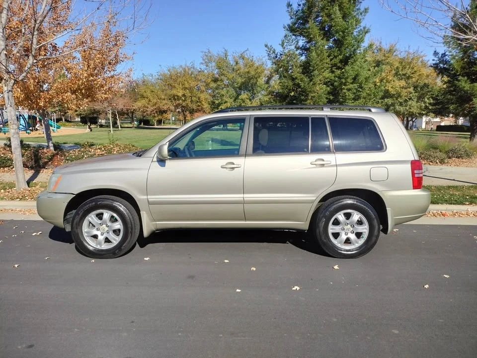 2002 Toyota Highlander - Image 2 of 12