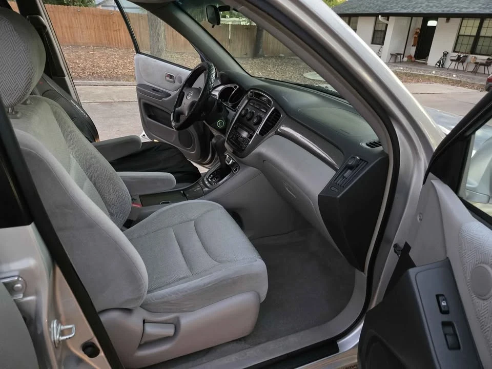 2002 Toyota Highlander - Image 8 of 14