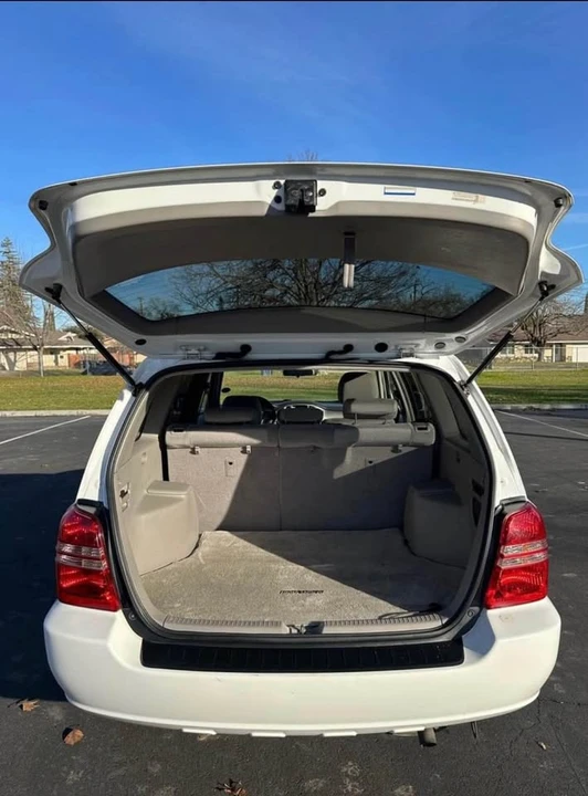 2002 Toyota Highlander - Image 10 of 12