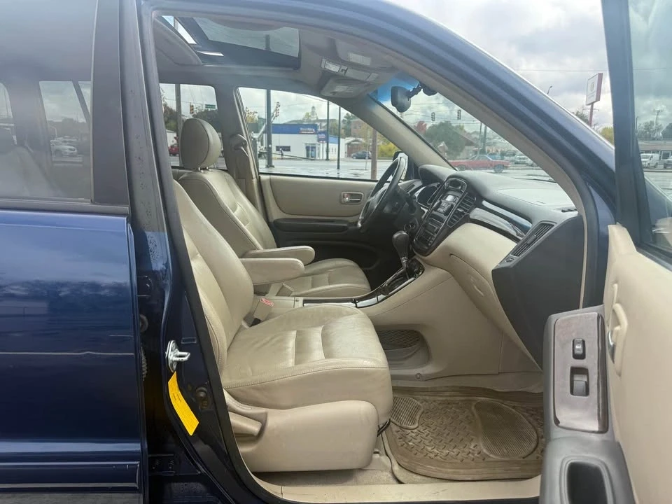 2002 Toyota Highlander - Image 9 of 18