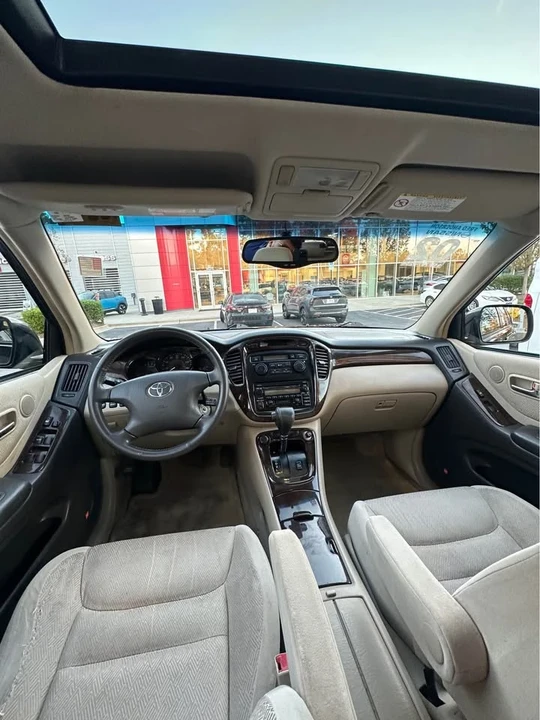 2002 Toyota Highlander - Image 8 of 14