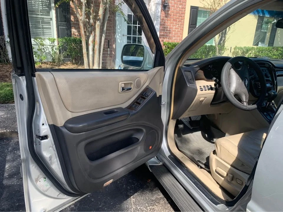 2002 Toyota Highlander - Image 8 of 11