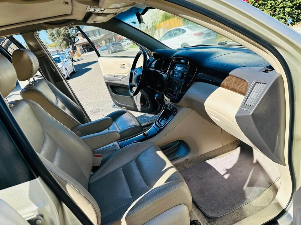 2002 Toyota Highlander - Image 9 of 15