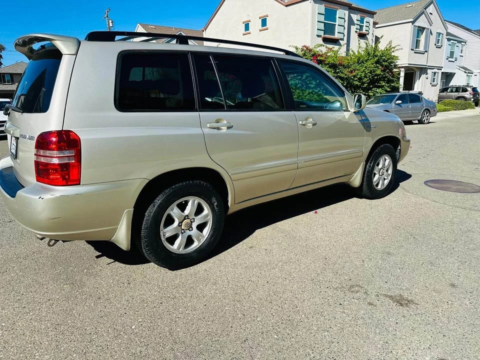 2002 Toyota Highlander - Image 2 of 15