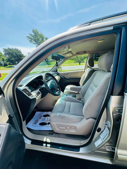 2002 Toyota Highlander - Image 2 of 13