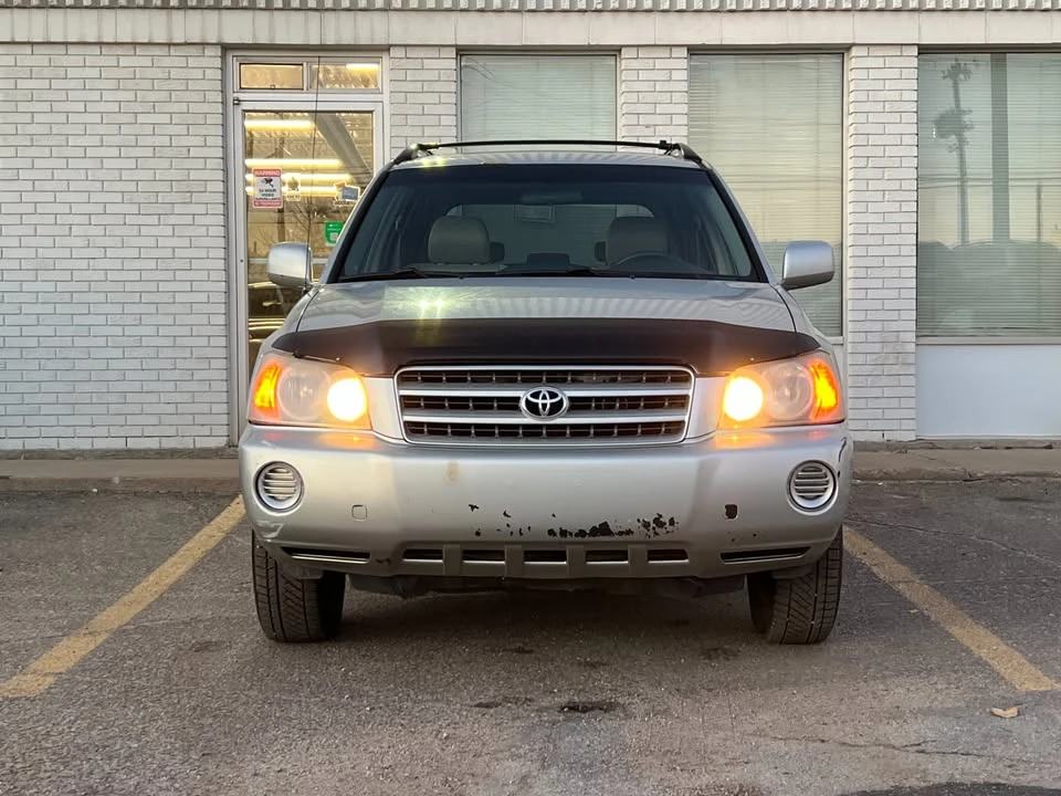 2002 Toyota Highlander - Image 2 of 15