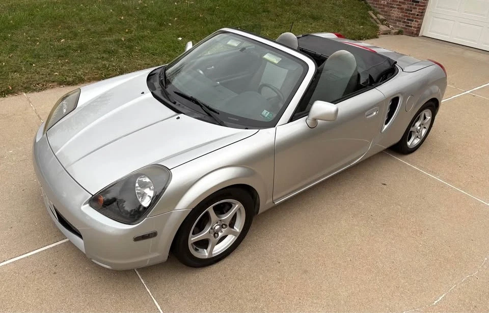 2002 Toyota MR2 Spyder/MR-S - Image 9 of 11