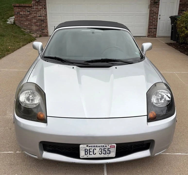 2002 Toyota MR2 Spyder/MR-S - Image 2 of 11