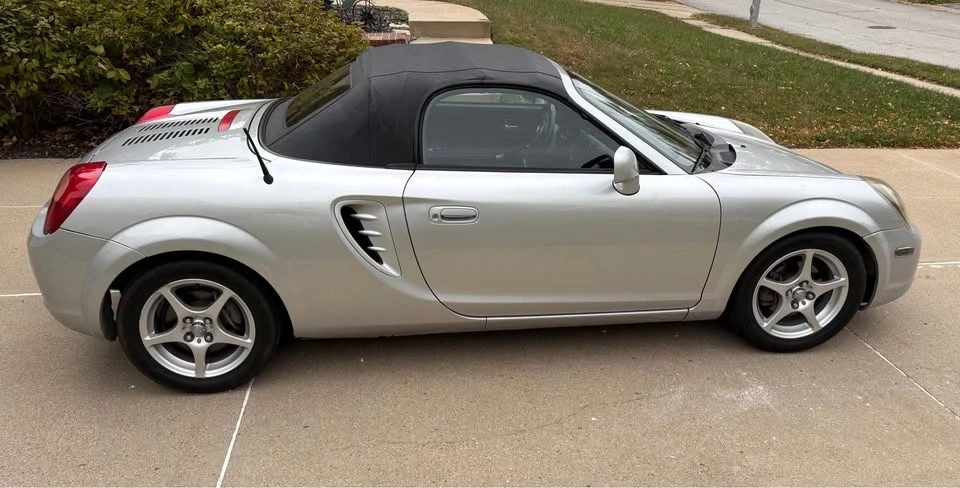 2002 Toyota MR2 Spyder/MR-S - Image 8 of 11