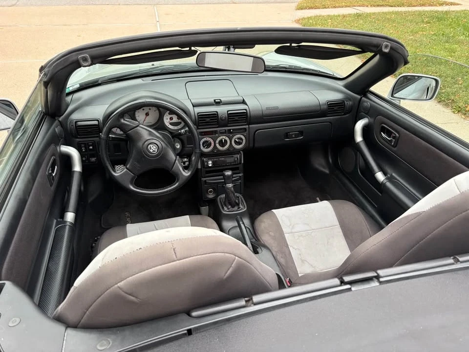 2002 Toyota MR2 Spyder/MR-S - Image 10 of 11
