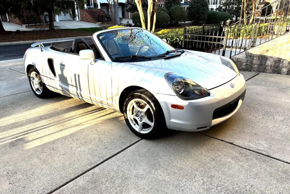 2002 Toyota MR2 Spyder/MR-S - Image 2 of 7