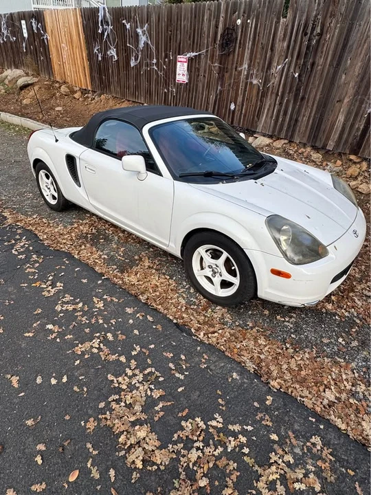2002 Toyota MR2 Spyder/MR-S - Image 2 of 8