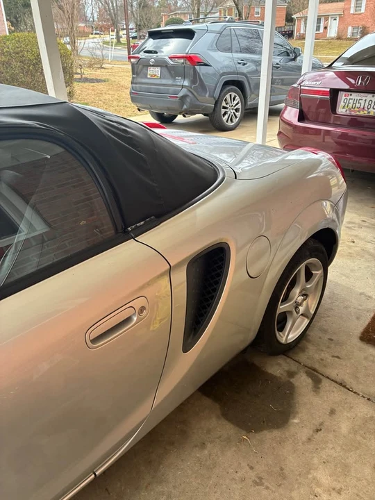 2002 Toyota MR2 Spyder/MR-S - Image 10 of 11