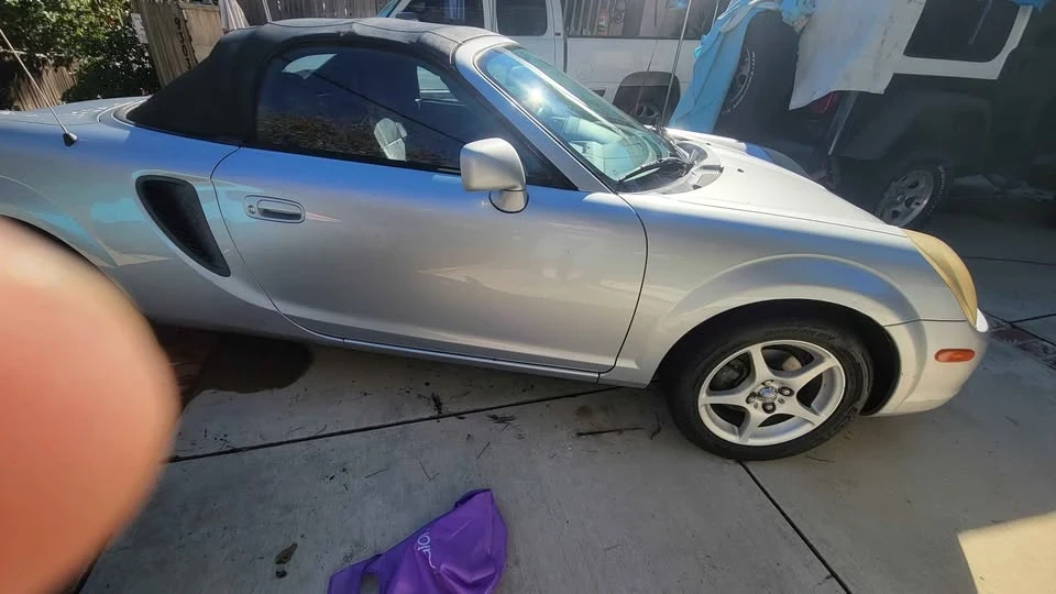 2002 Toyota MR2 Spyder/MR-S - Image 2 of 5