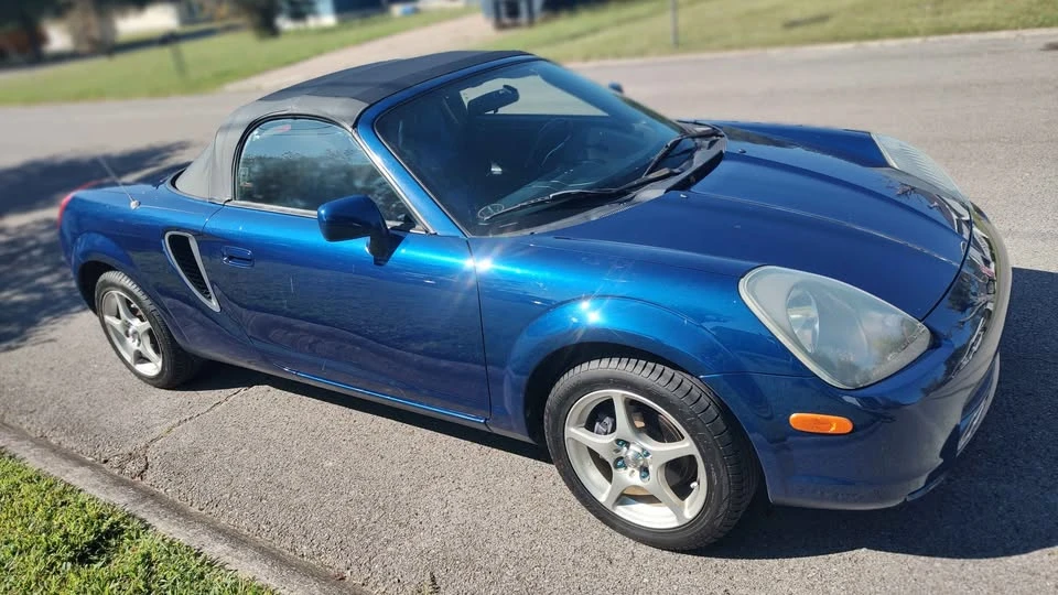 2002 Toyota MR2 Spyder/MR-S - Image 9 of 10