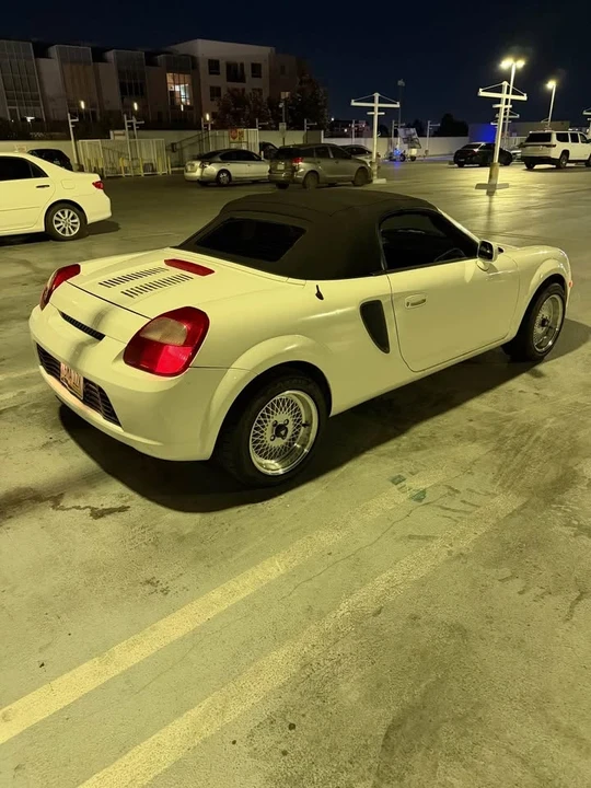 2002 Toyota MR2 Spyder/MR-S - Image 2 of 9
