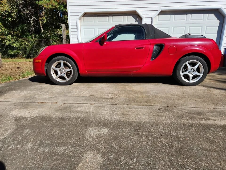2002 Toyota MR2 Spyder/MR-S - Image 2 of 10