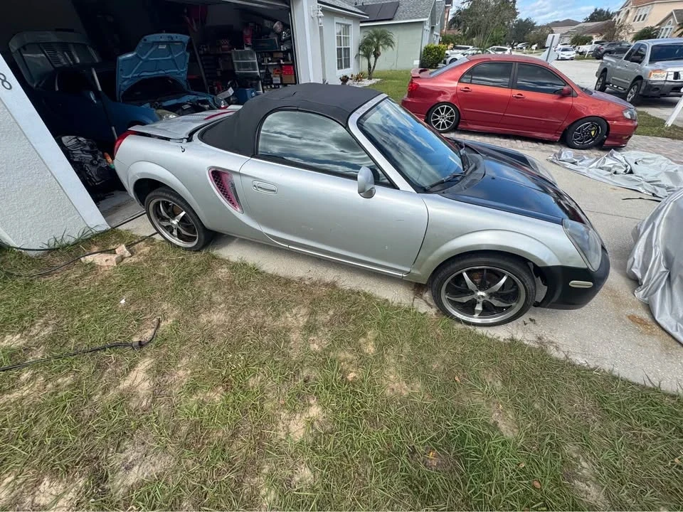 2002 Toyota MR2 Spyder/MR-S - Image 10 of 13