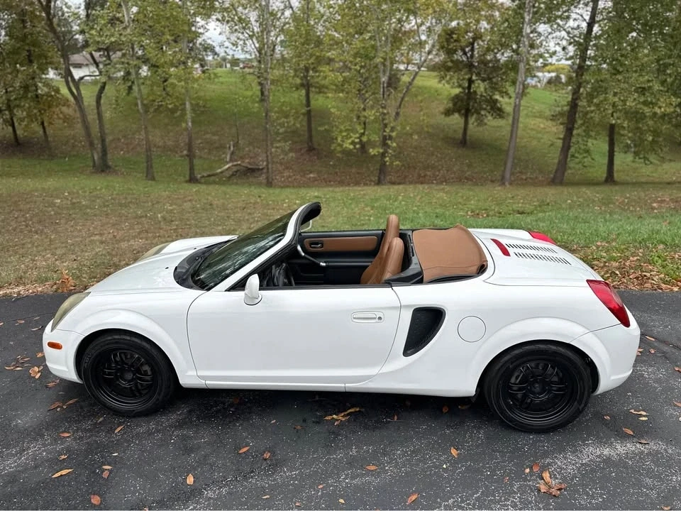 2002 Toyota MR2 Spyder/MR-S - Image 5 of 17
