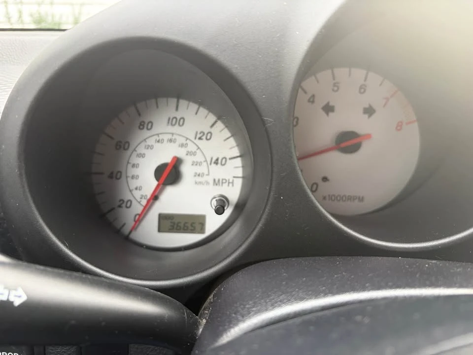 2002 Toyota MR2 Spyder/MR-S - Image 17 of 18