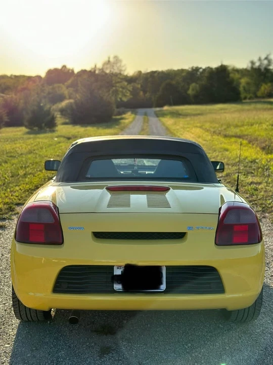 2002 Toyota MR2 Spyder/MR-S - Image 2 of 8