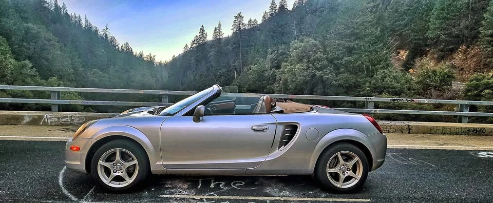 2002 Toyota MR2 Spyder/MR-S - Image 2 of 9