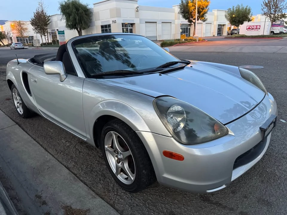 2002 Toyota MR2 Spyder/MR-S - Image 2 of 10