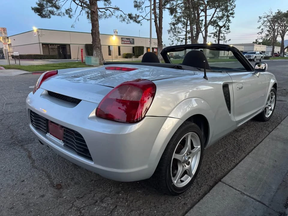 2002 Toyota MR2 Spyder/MR-S - Image 5 of 10