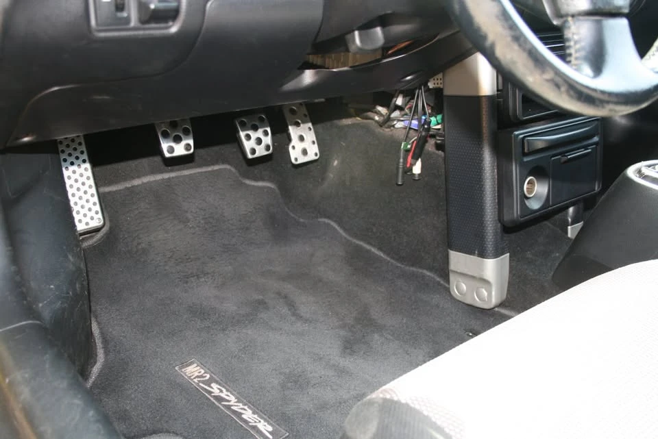 2002 Toyota MR2 Spyder/MR-S - Image 5 of 19