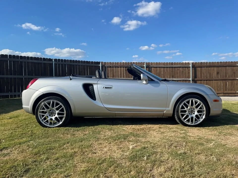 2002 Toyota MR2 Spyder/MR-S - Image 11 of 20