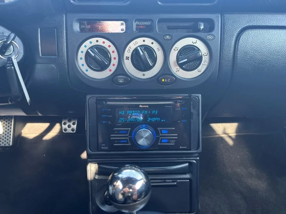 2002 Toyota MR2 Spyder/MR-S - Image 19 of 20
