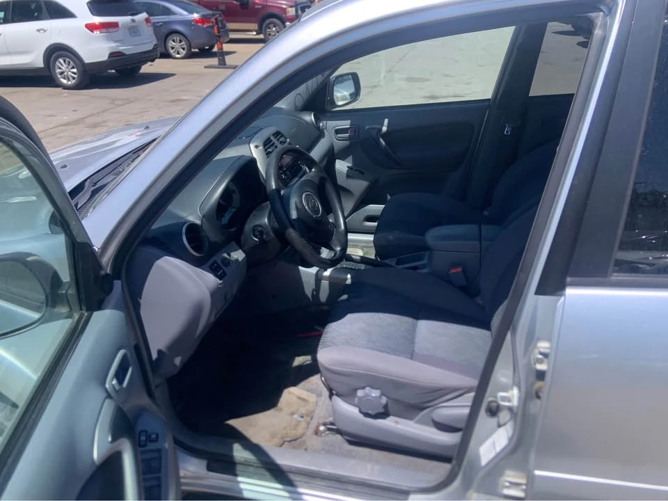 2002 Toyota RAV4 2nd Gen - Image 6 of 7