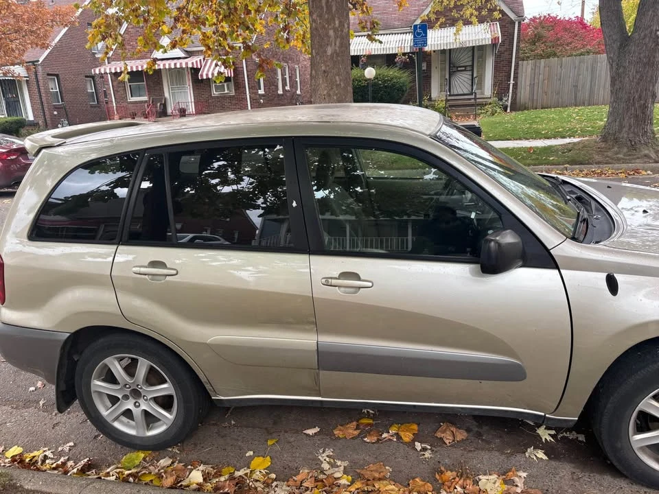 2002 Toyota RAV4 2nd Gen - Image 2 of 5