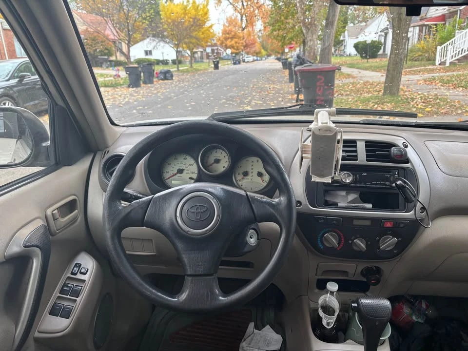 2002 Toyota RAV4 2nd Gen - Image 5 of 5