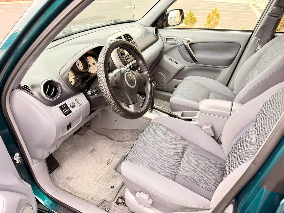 2002 Toyota RAV4 2nd Gen - Image 10 of 18