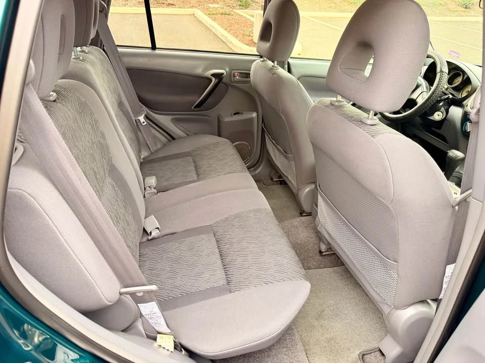 2002 Toyota RAV4 2nd Gen - Image 13 of 18