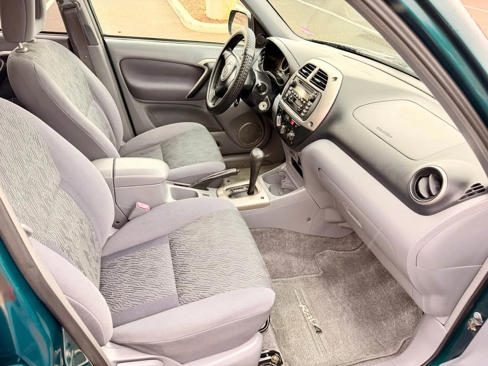2002 Toyota RAV4 2nd Gen - Image 12 of 18
