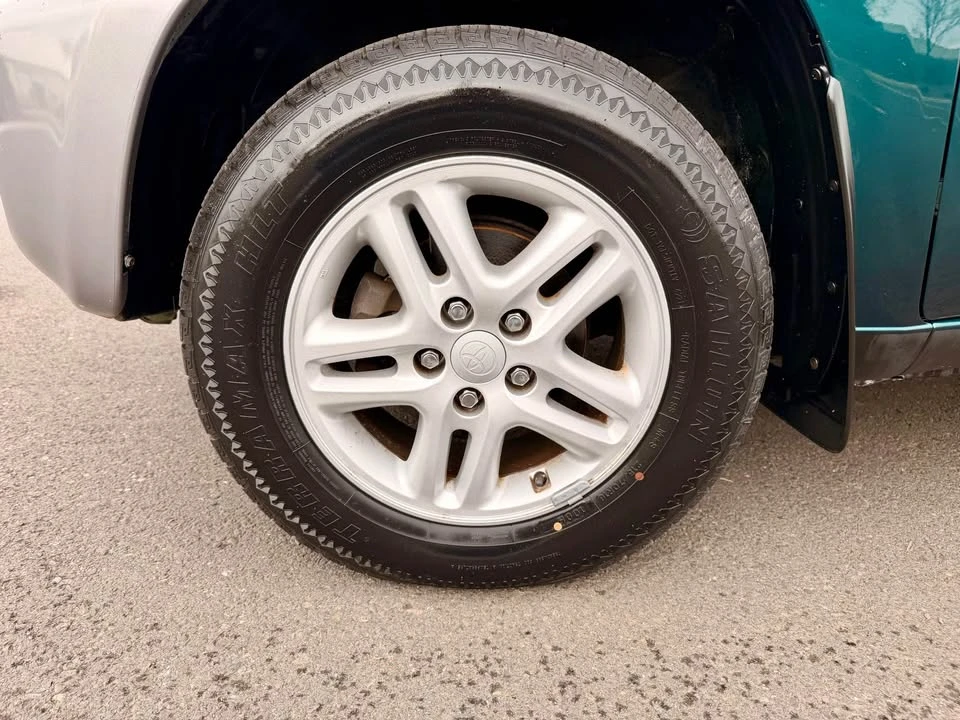 2002 Toyota RAV4 2nd Gen - Image 9 of 18