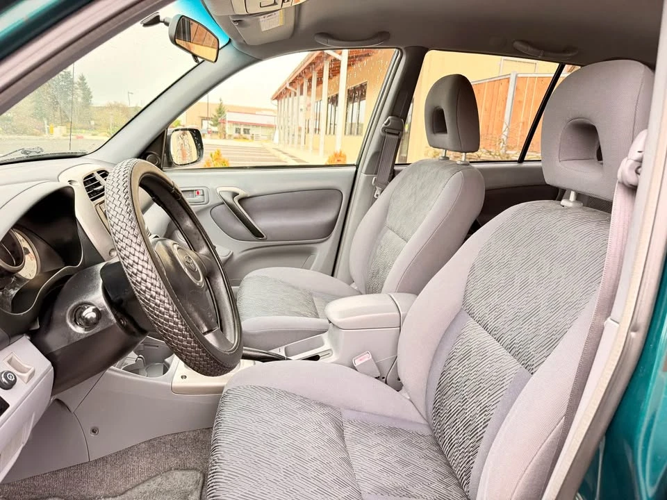 2002 Toyota RAV4 2nd Gen - Image 11 of 18