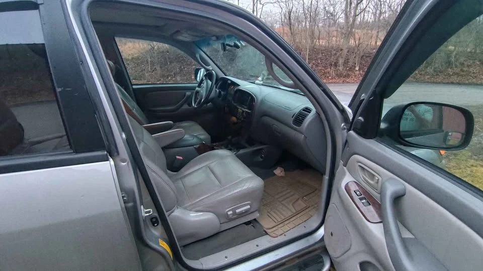 2002 Toyota Sequoia 1st Gen - Image 7 of 12