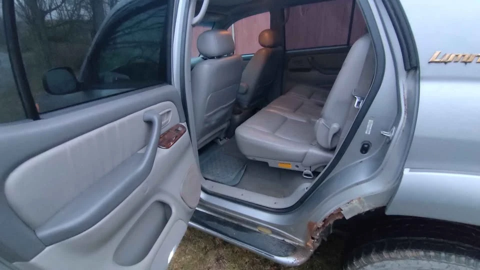 2002 Toyota Sequoia 1st Gen - Image 8 of 12